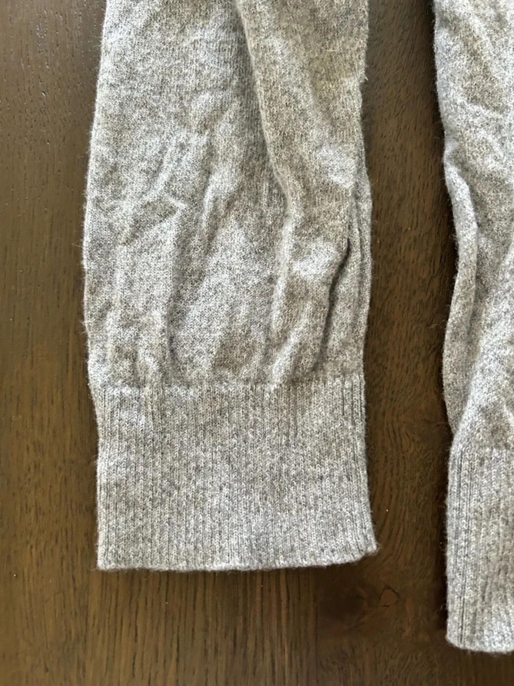 Banana Republic light gray Italian merino yarn wool long sleeve sweater v neck